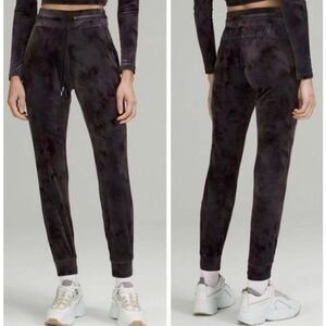 NWT LULULEMON ready to crush joggers Sz 4, $130 G23